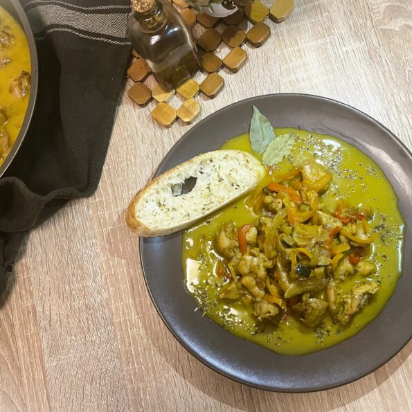 Bocconcini di pollo al curry e peperoni, di PiCo Ricette by Luca Rampati