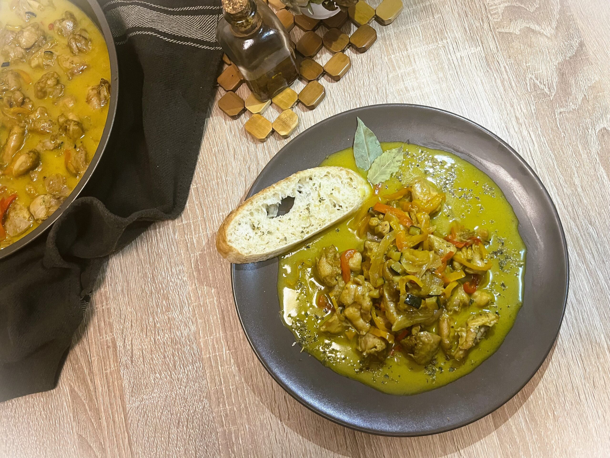 Bocconcini di pollo al curry e peperoni, di PiCo Ricette by Luca Rampati